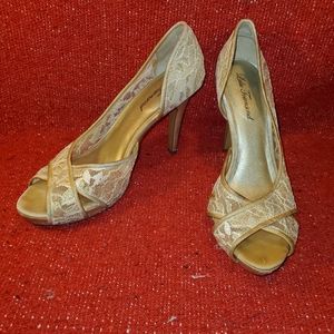 Lulu Townsend Gold Lace Peep Toe D'Orsay Platform Pumps